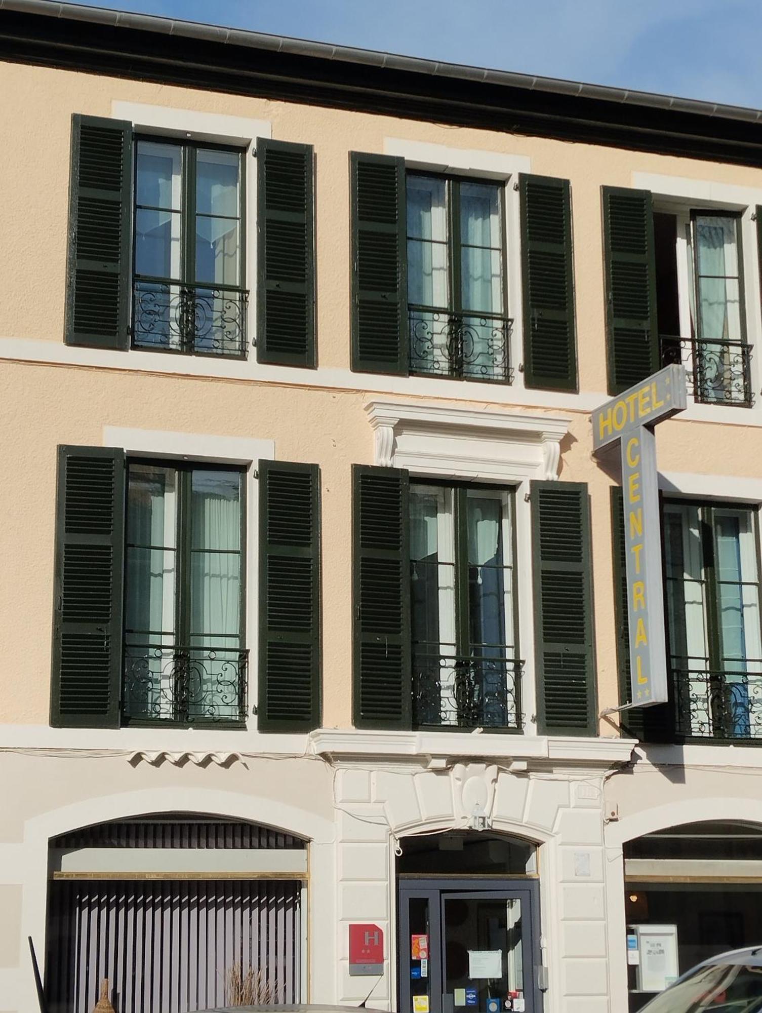 Hotel Central Pau Bagian luar foto