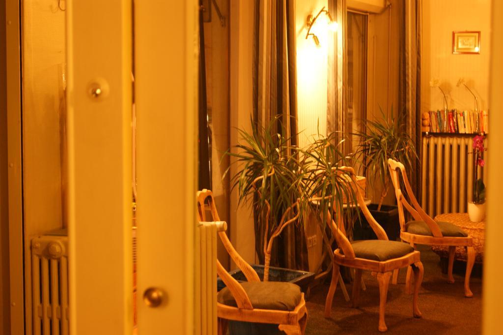 Hotel Central Pau Bagian luar foto
