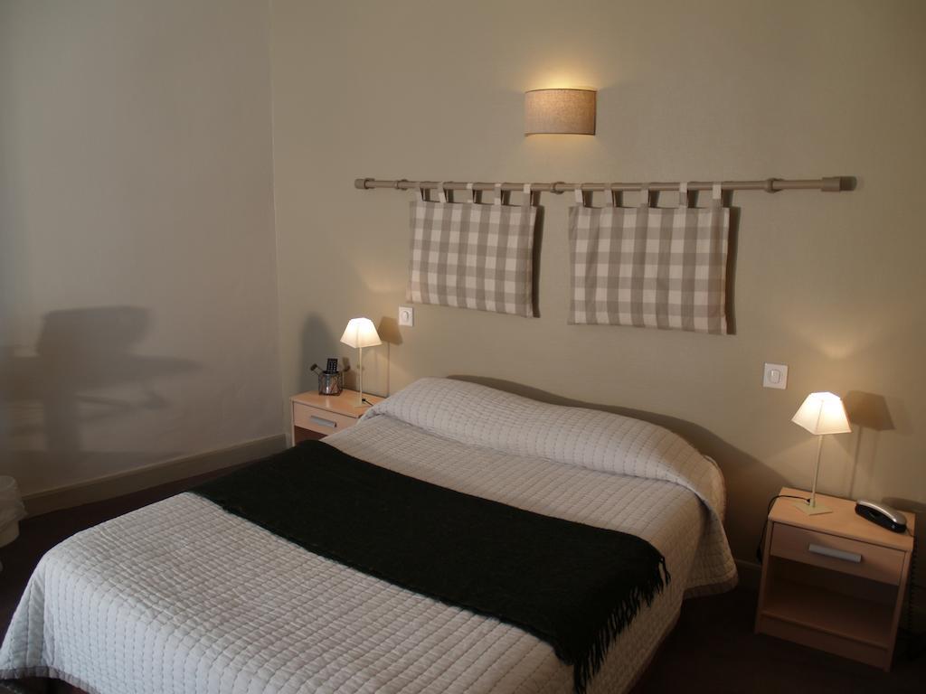 Hotel Central Pau Bagian luar foto