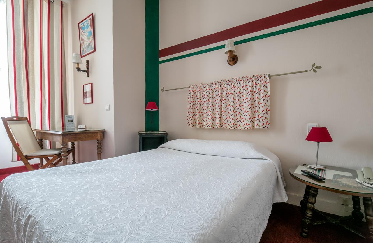 Hotel Central Pau Bagian luar foto