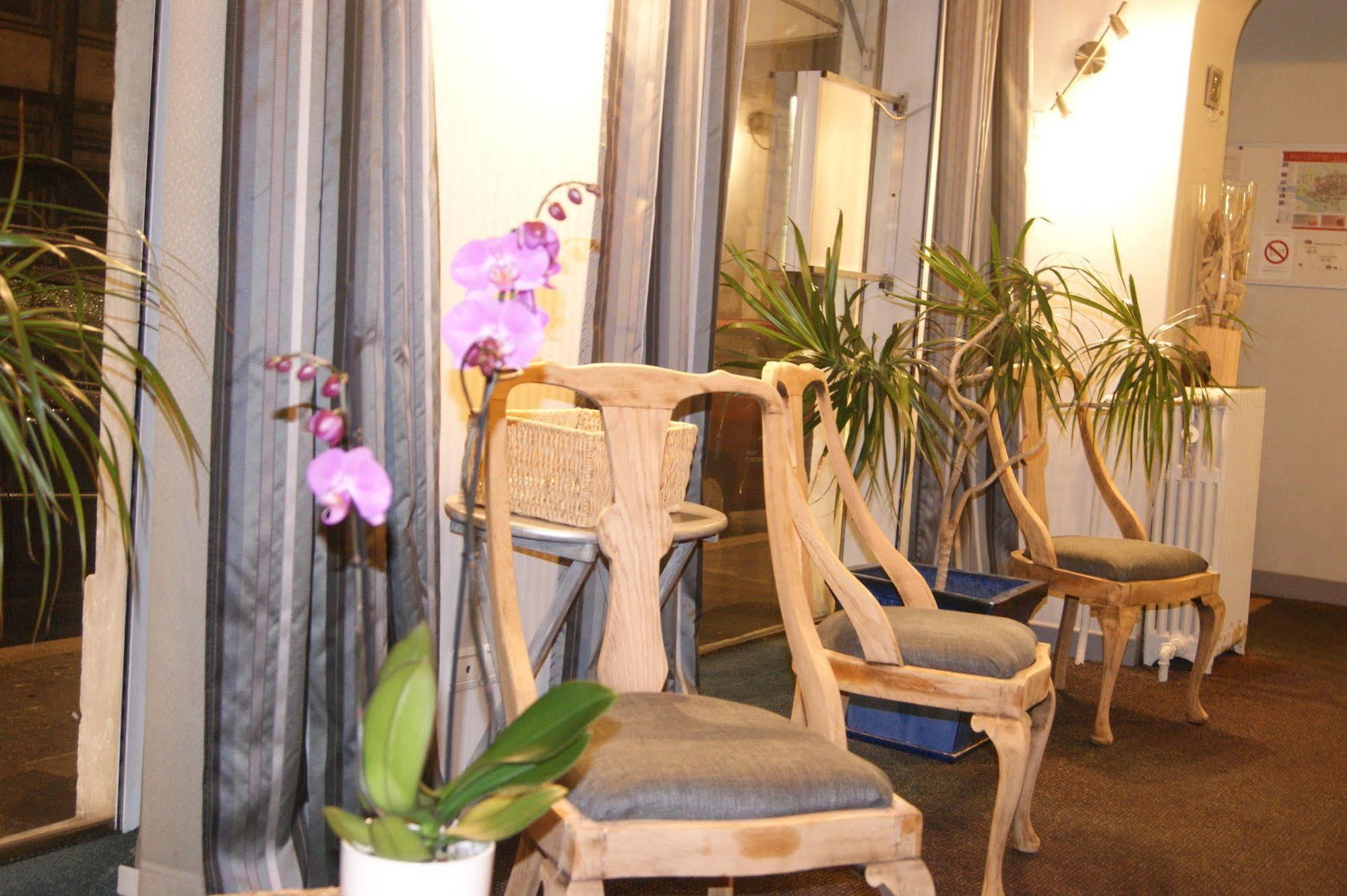 Hotel Central Pau Bagian luar foto