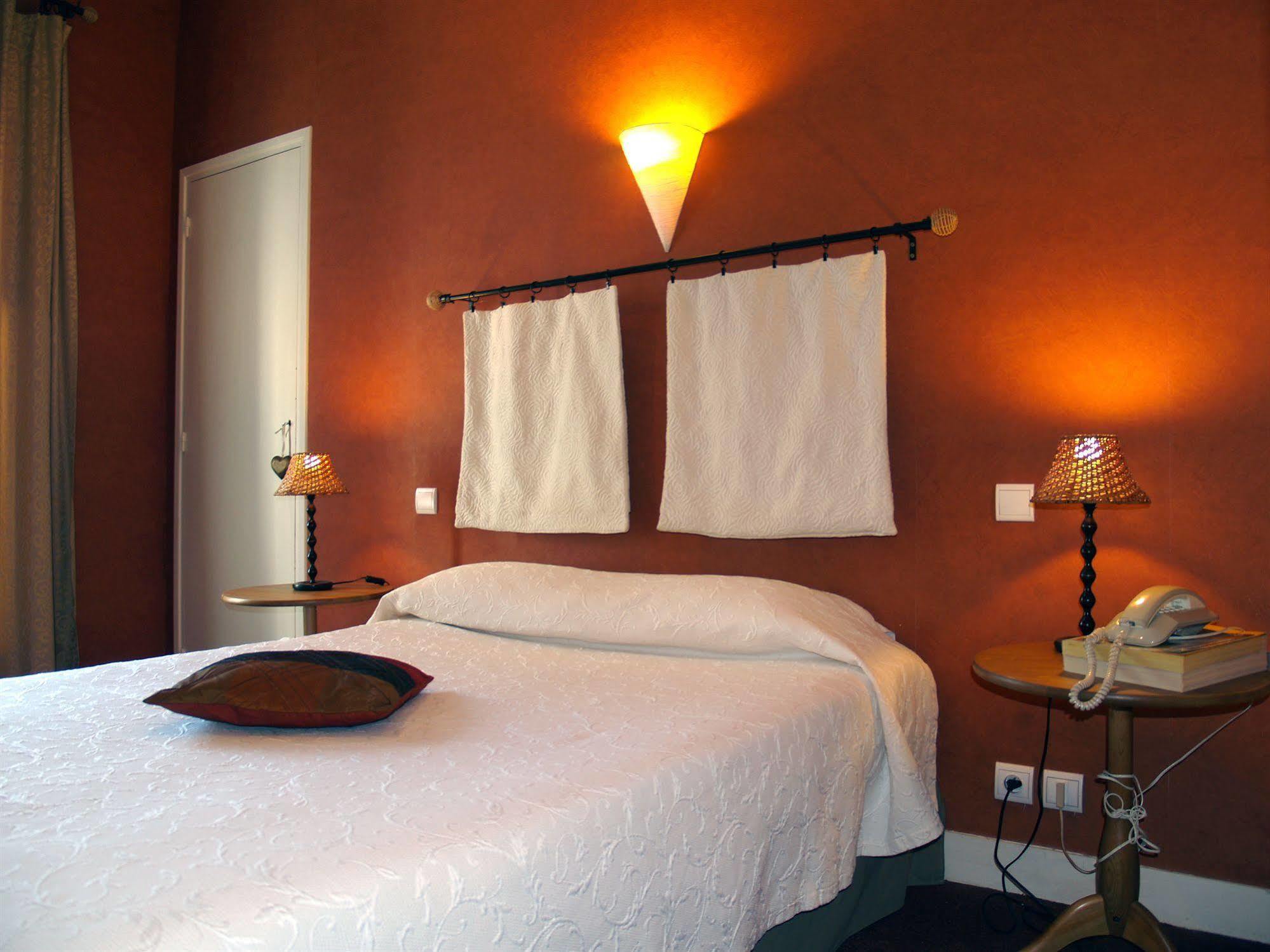 Hotel Central Pau Bagian luar foto